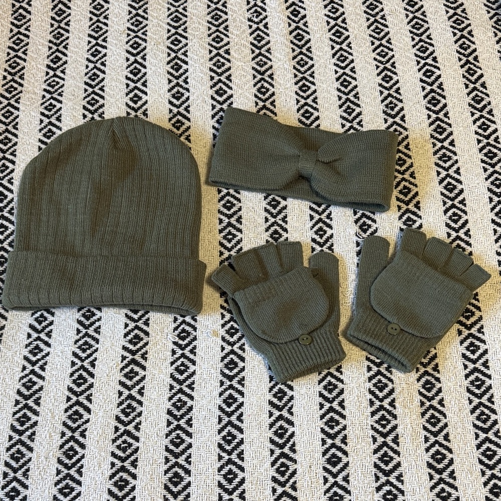 Women’s Hat and Glove Set